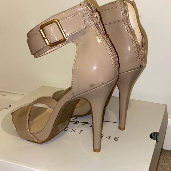 Heels - Picture 4 of 4